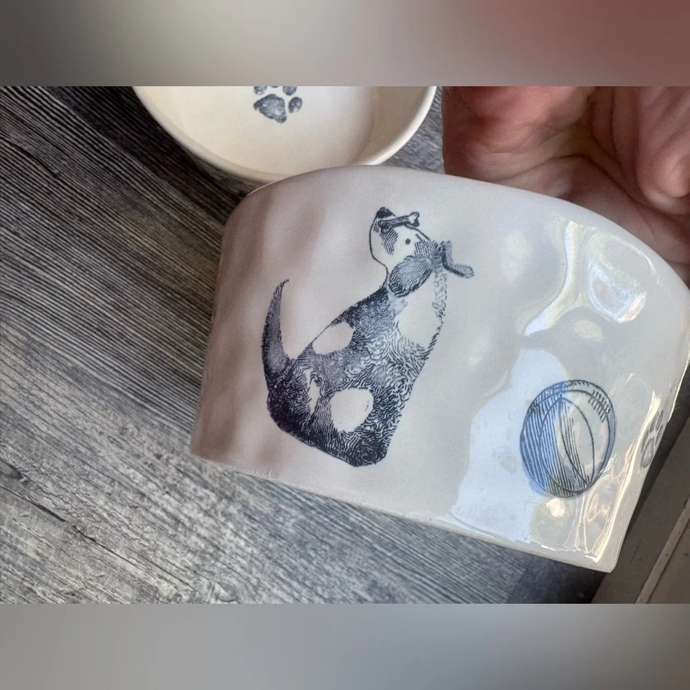 Signature Collections White Organic Ceramic Pet Bowl with Dog Design